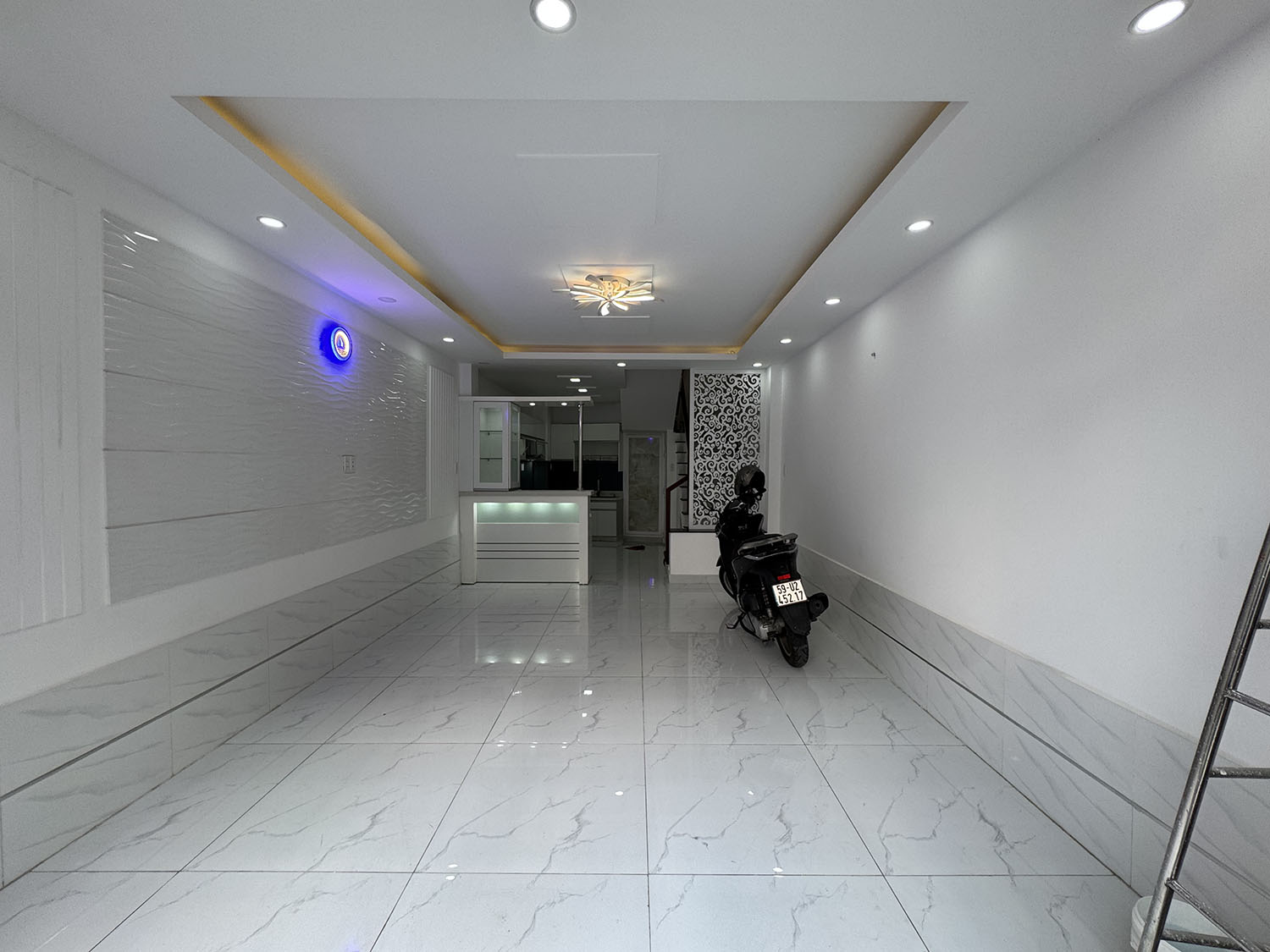 Nhà phố Trệt,3 lầu, sân thượng, mới 100%, 4 phòng ngủ, hẻm xe hơi đổ cửa khu VIP Nguyễn Thượng Hiền